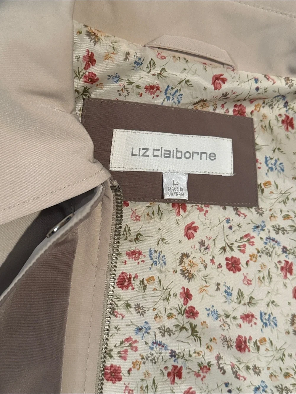 Liz Claiborne Light Cream Trench Coat minimalist vibes